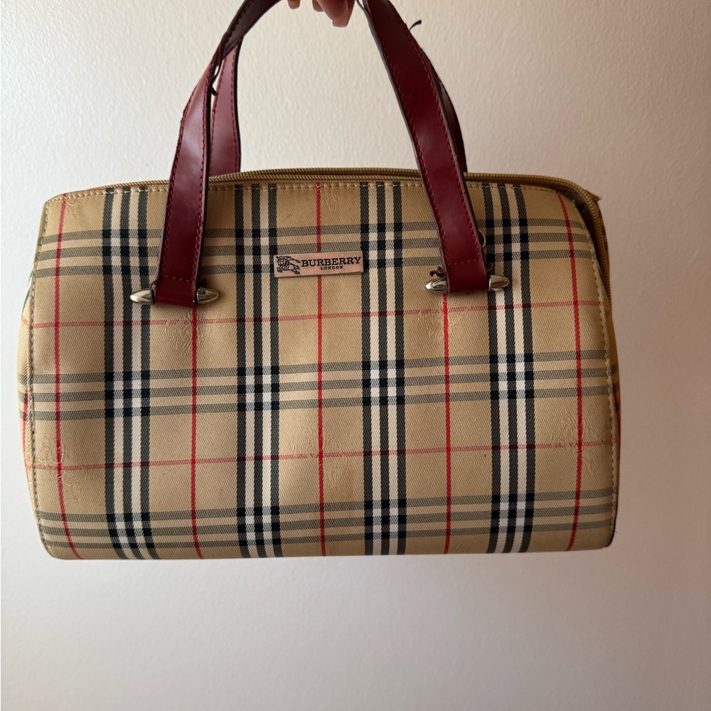 Vintage Burberry-style plaid handbag – authenticity unverified